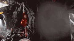  施工人员杨某正在