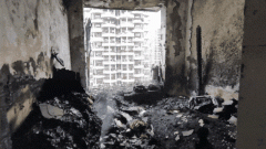  救援人将火势毁灭